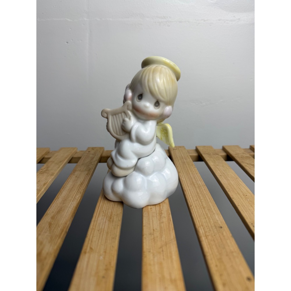 Precious Moments 1995 Angel Playing Harp on Cloud Salt and Pepper Shaker Set
